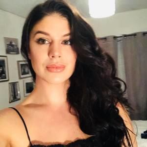 Meet your Posher, Adrienne